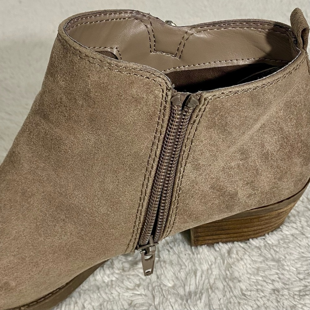 Carlos by Carlos Santana Brie Doe/Taupe Booties Women’s Size 8.5M Vegan Side Zip - Picture 10 of 11